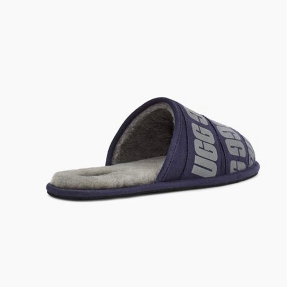 UGG Men's SCUFF GRAPHIC BAND SLIPPERS Color: DARK SAPPHIRE - Picture 4 of 6
